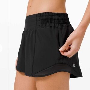 Lululemon Hotty Hot Short *High-Rise 2.5"
Black